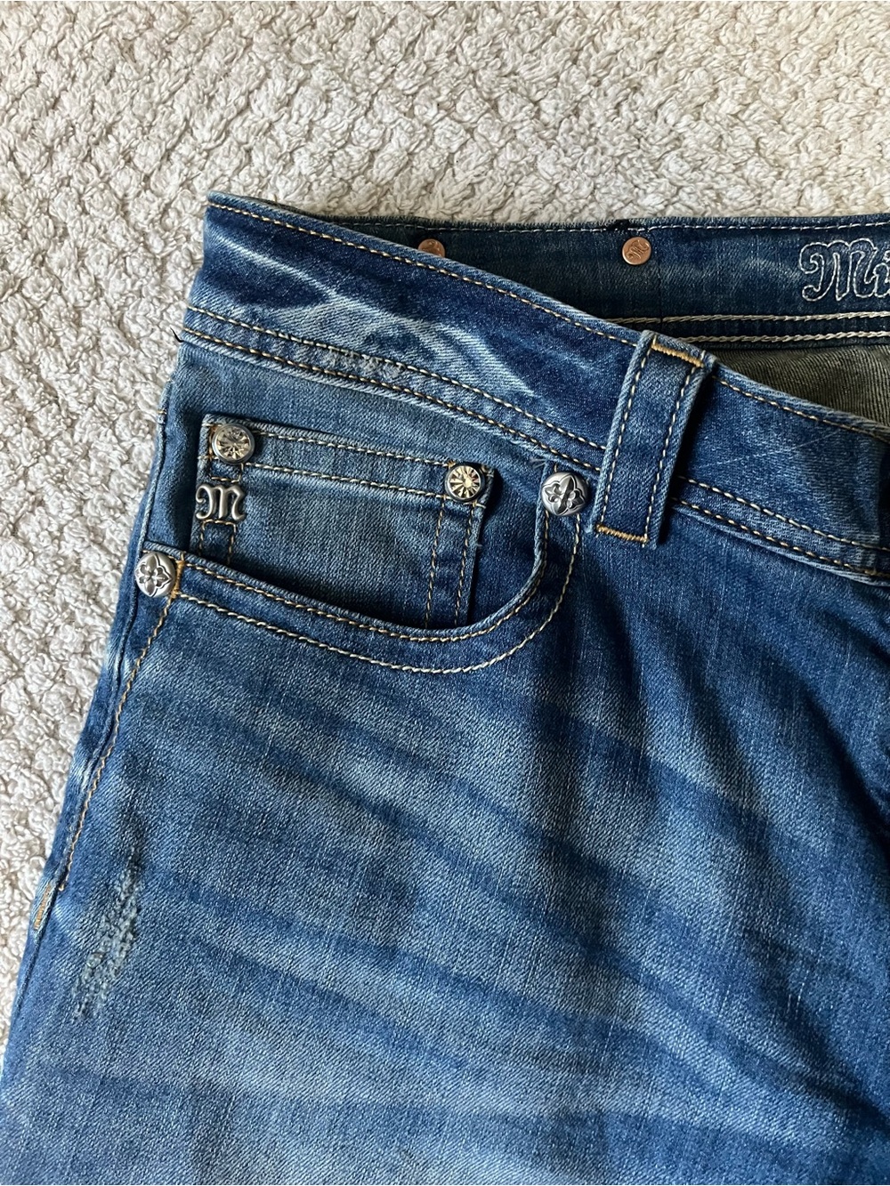 Miss Me vtg y2k Women's Straight Leg Faded Blue Jeans with studded pockets - Picture 3 of 16